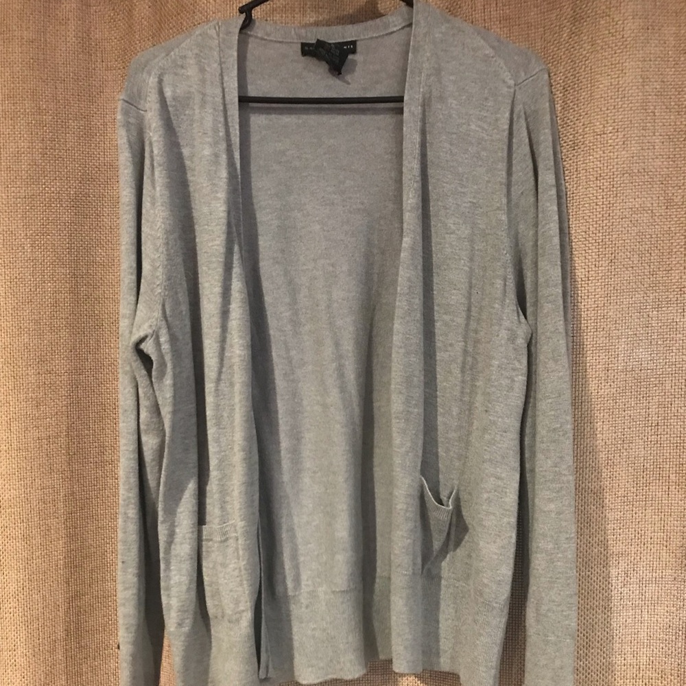 Cardigan. Gray. Button down.